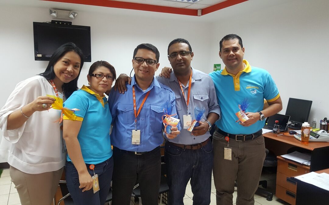 Loto comparte alegría en el mes del Amor y la Amistad