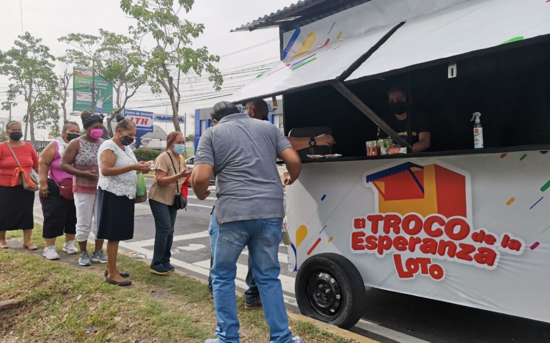 El Troco de la Esperanza LOTO reparte desayunos en Centros de Vacunación