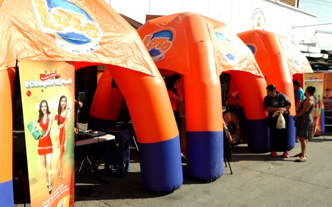 La gran entrega de tamales navideños de Loto llega a populosos mercados