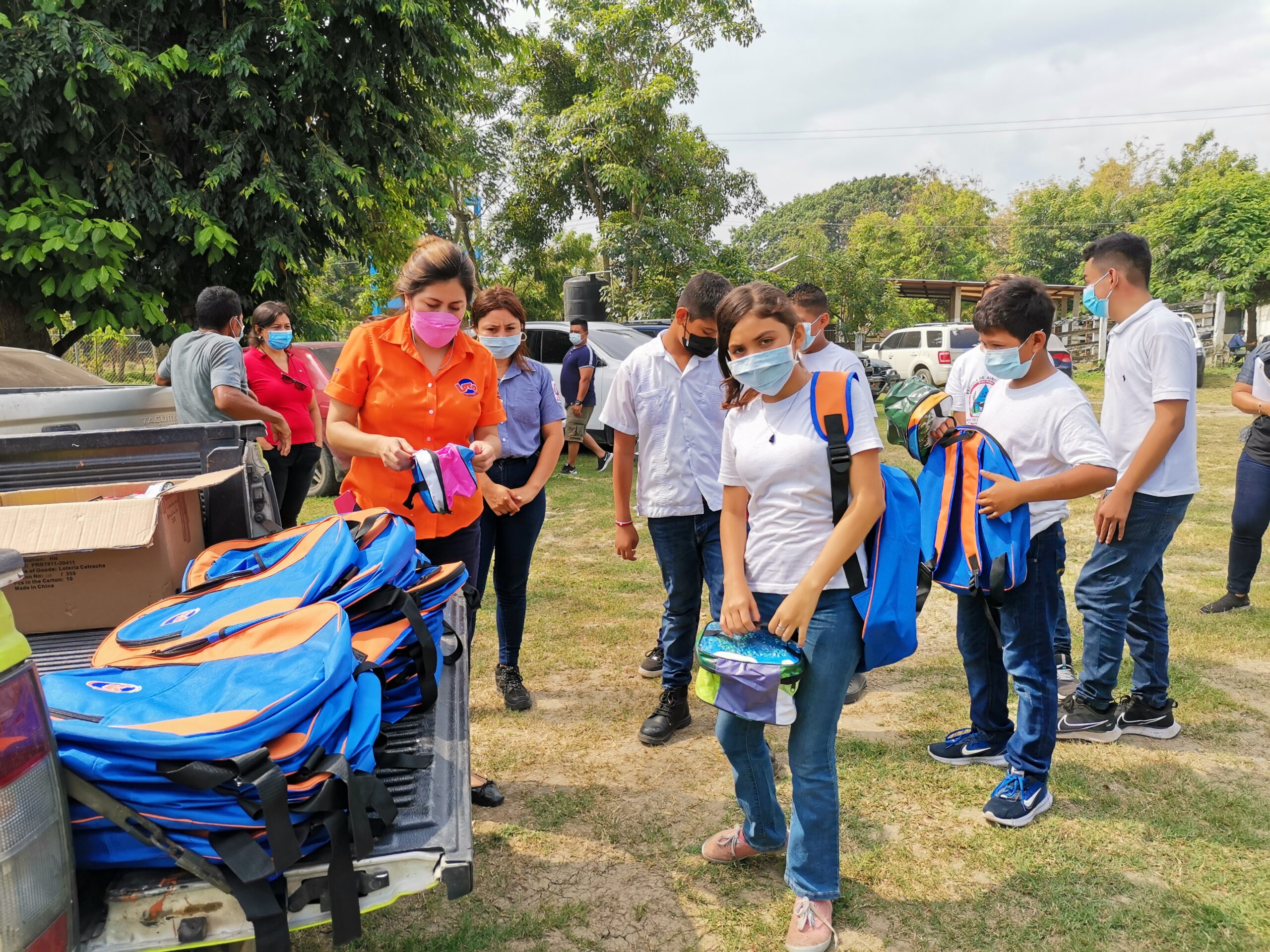 entrega utiles choloma 2