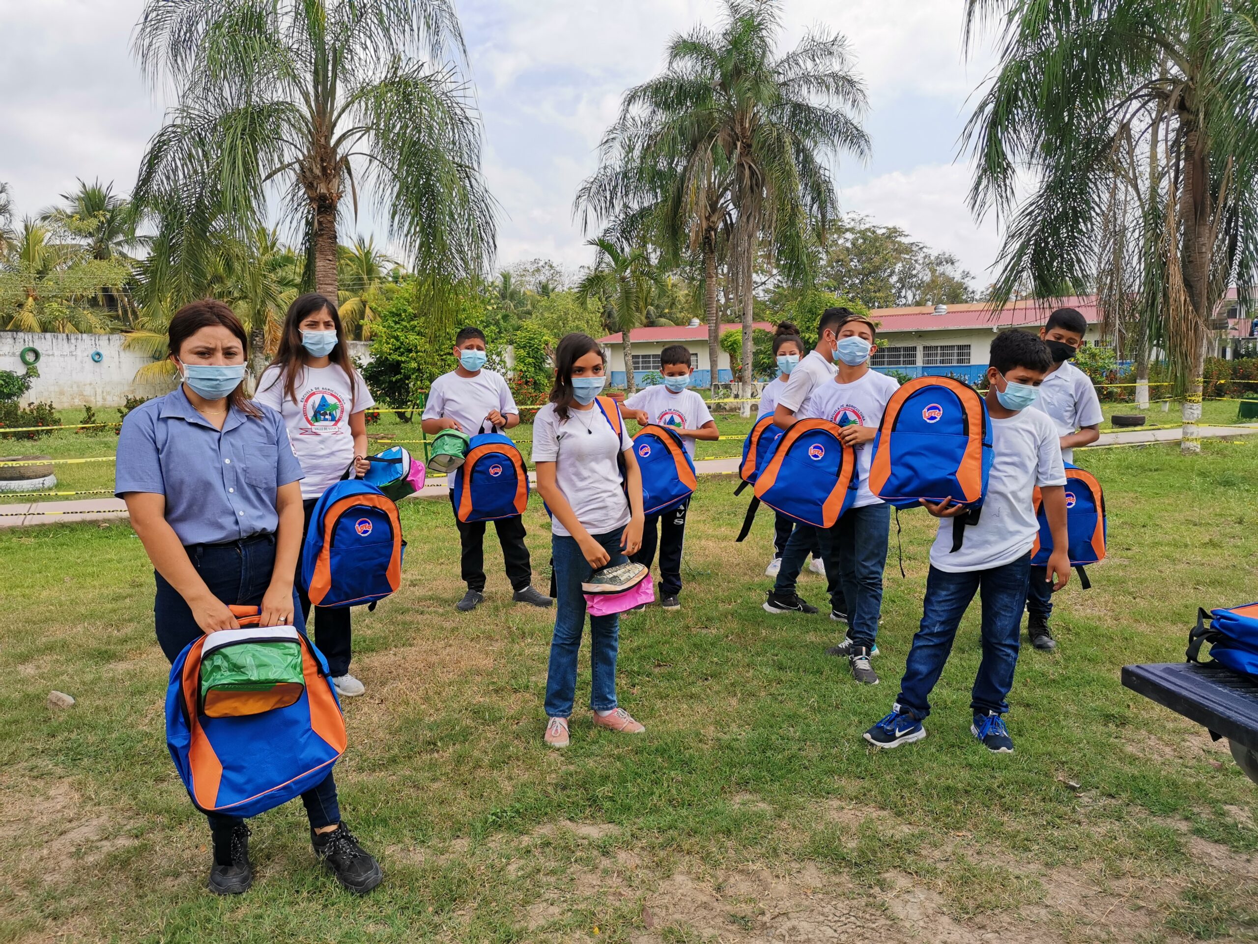 entrega utiles choloma