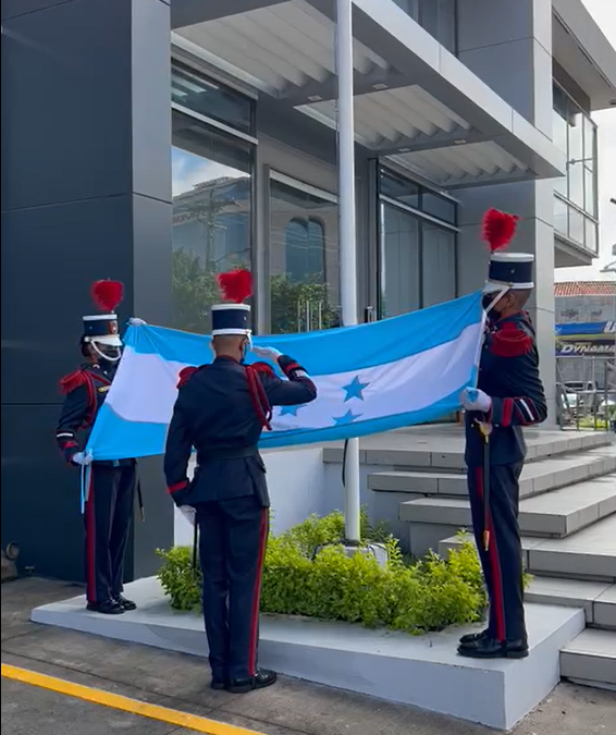 LOTO celebra el día de la Bandera Nacional